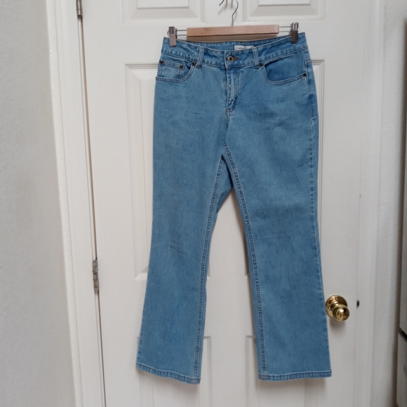 Coldwater Creek Light Wash Blue Jeans - Picture 4 of 6